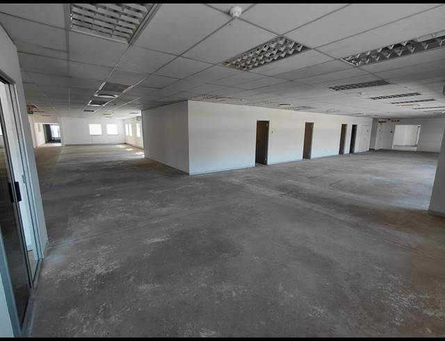 3,355M² OFFICE TO LET IN HALFWAY GARDENS